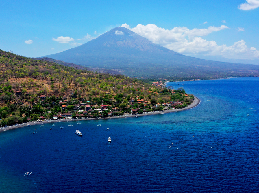 Ø og vand og vulkan